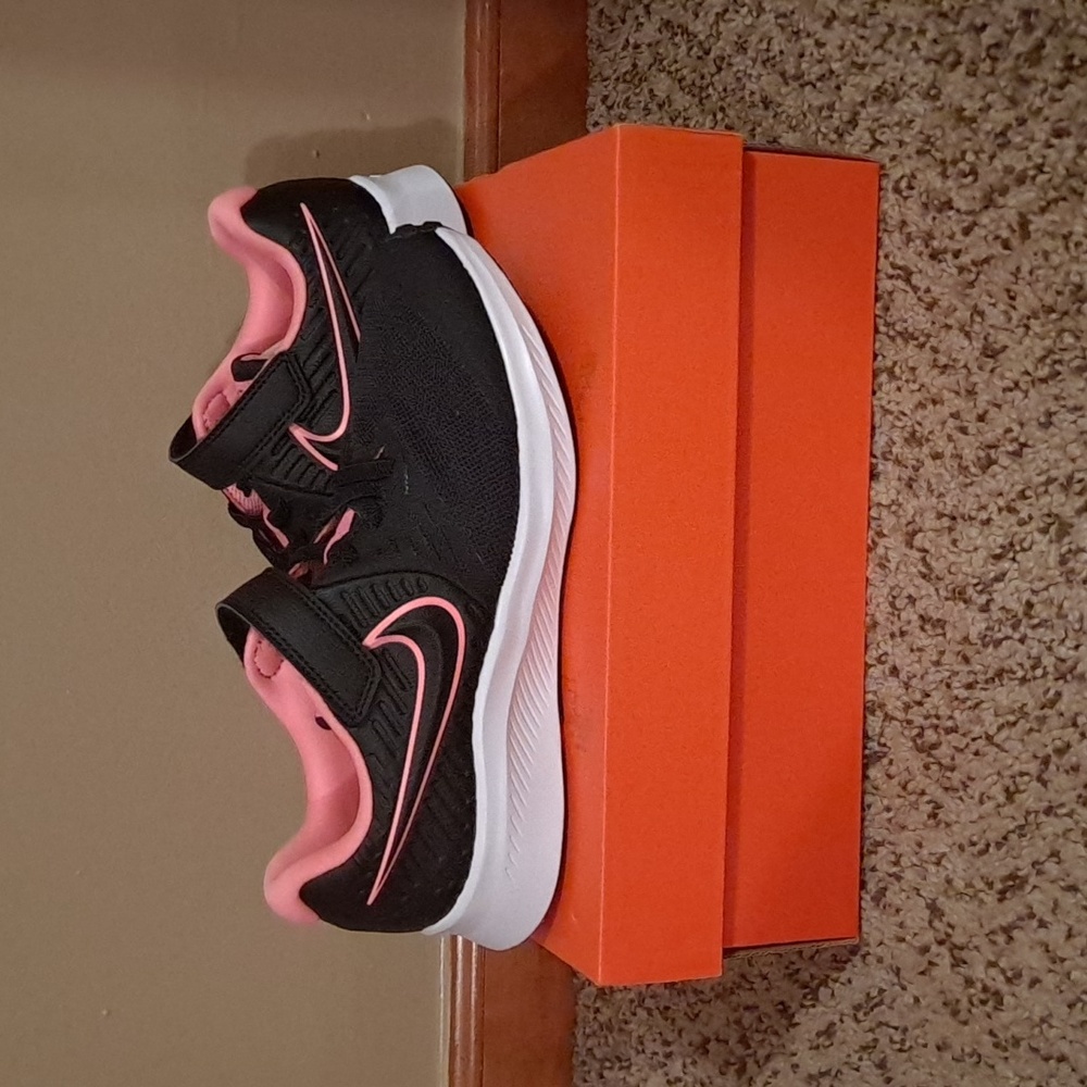 Nike Kids Star Runner 2 Sneakers Size 2.5Y